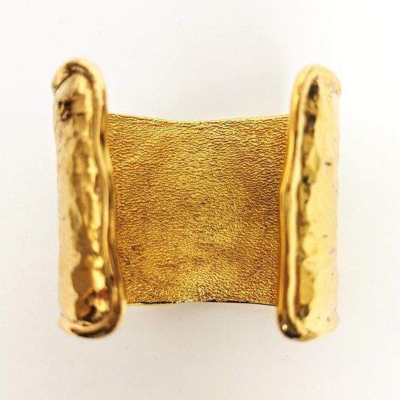 *sold* Vintage Chanel 1990-91 gold tone cuff bracelet, 31 rue Cambon designer - Picture 5 of 9